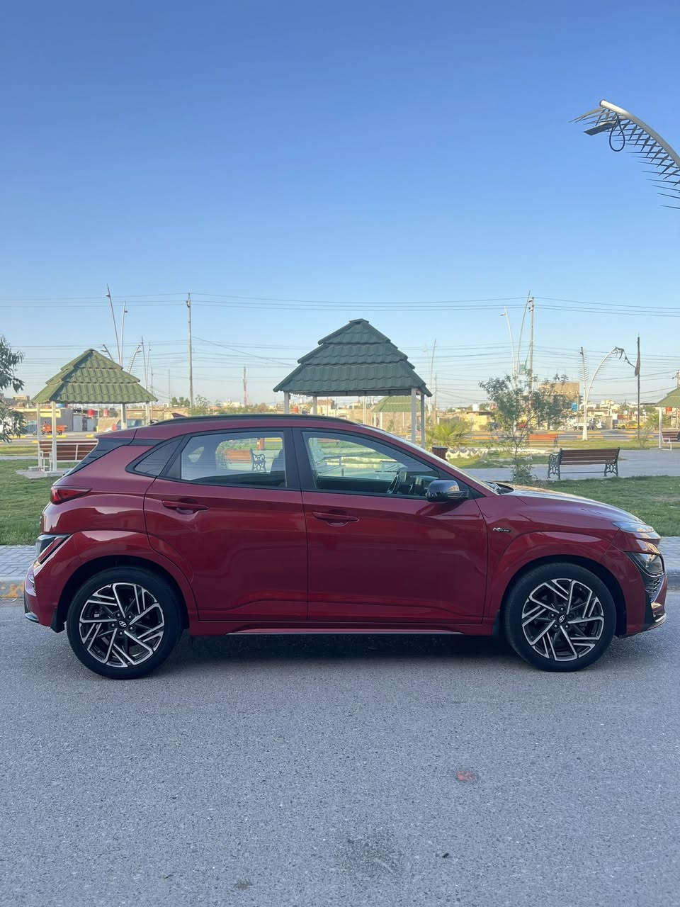 السلام عليكم
هونداي كونا مديل 2023

فول مواصفات  ان لاين / N Lin 

مكينه 1600 تيربو 

فتحت سقف
شاشه وكامره 
بصمه وتشغيل عن بعد 
رادارات جانبيه وأماميه 
كشنات كهرباء 
شحن واير ليش 3انظمه للقياد
وبعد بيها هواي مواصفات 

حادثها جاملغ امامي وطرف البنيد بدون دواخل الباقي كفاله 

ماشيه 39الف 
رقم بصره بأسمي تحويل ثاني يوم 

مكاني البصره ***********
