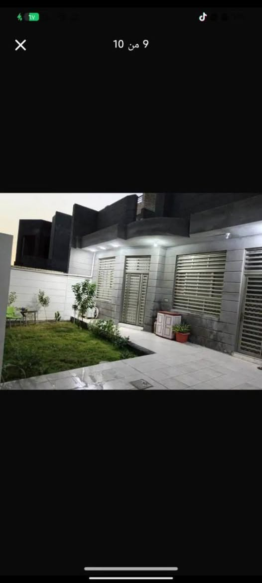 🏡 دار للبيـــع 🏡 
━━━━━━━━━━━━━━━━━━━━
📐 مساحة الدار: 275 متر
📍 الموقع: الحلة – شارع 80
خلف مول نون
مجاور محطة بانزين أضواء بابل 
📜 طابو زراعي – سند 25
📏 عرض الشارع: 10 متر
✨ ثاني بيت على شارع 80
✨ خدمات كاملة (ماء، كهرباء، مجاري، شارع مبلط)
━━━━━━━━━━━━━━━━━━━━
🏠 تفاصيل الدار (طابق واحد):
🔹 يحتوي على:
غـــرف نـــوم عـــدد (2)
استقبال 
هـــول
مـــطـــبـــخ
مـــجـــمـــوعـــة صـــحـــيـــة معزولة 
كراج +حديقة 
━━━━━━━━━━━━━━━━━━━━
💰 الــســعــر: 230 مليون
✨ قـــابـــل لــلــتـــفـــاوض
━━━━━━━━━━━━━━━━━━━━━
📞 لــلــاســتــفــســار والــاتــصــال
🏢 مــكــتــب عــقــارات أَبــراج بــابــل:

• ***********
• ***********
• ***********
🏢موقـــع ألـــمـــكـــتـــب:
📍 بــابــل – حــي الــجــزائــر – مــقــابــل الــجــســر الــدولــي
━━━━━━━━━━━━━━━━━━━━━━
