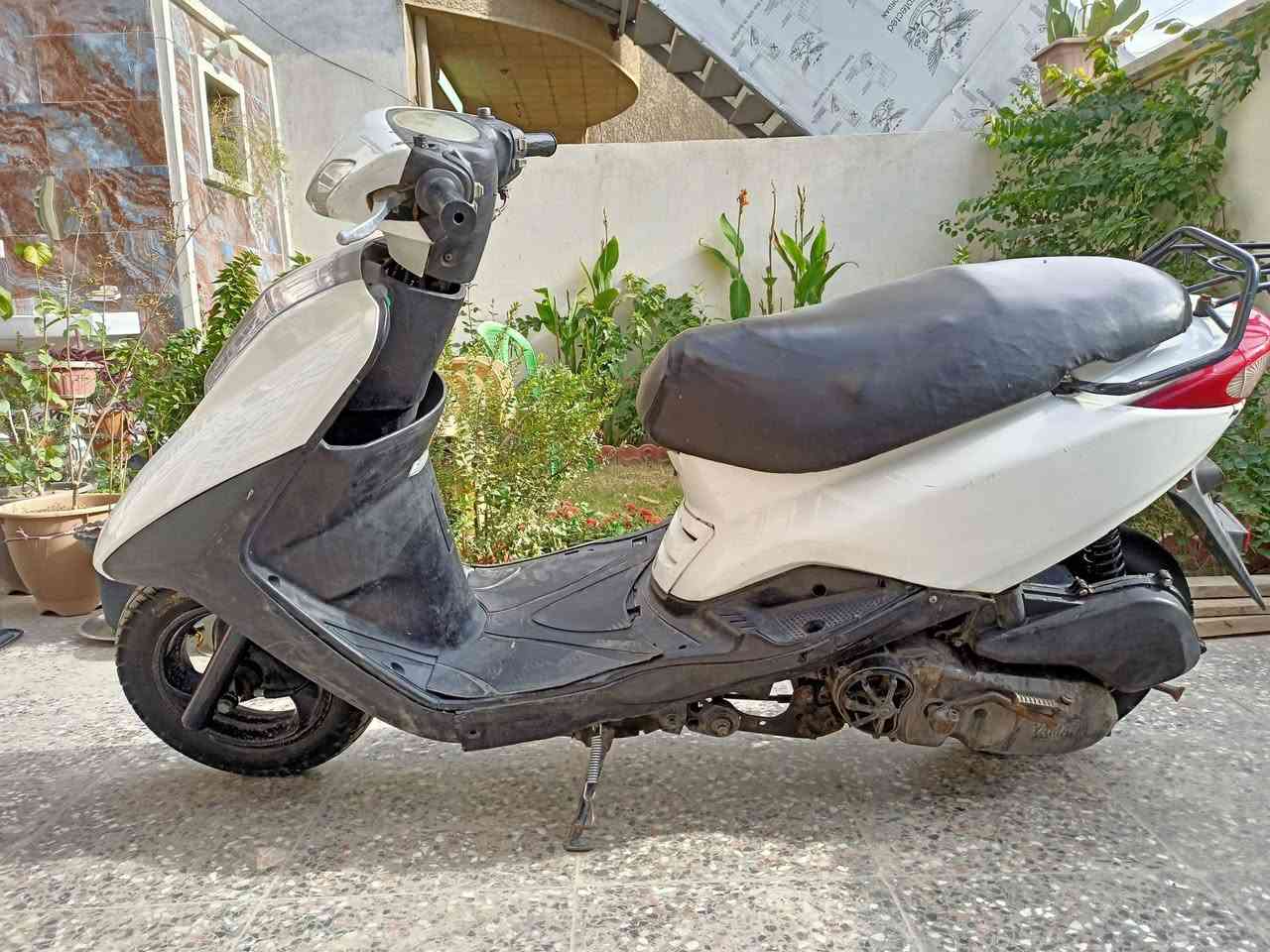 السلام عليكم
متاح بريز لايت ناصي 
دراجه نظيفه شغاله سلف هندر 
ب 600 وبيها مجال 
المكان بغداد الجديدة 
متواجد خاص 
***********
