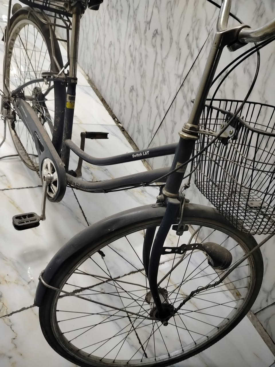 السلام عليكم من رخصه الكروب بايسكل ياباني اصلي نمره 5 حجم 27 للامانه نظيف جداا بس غسله عوزه سبب البيع اريد أخذ دراجه الباسكل عوزه تأير خلفي والويل نقص 3او اربع اسيام لاامانه داينمو شغال كير شغال كله فول ياباني للامانه ماخذه 150 حاليا 100 لاتصال أو الخاص *********** المكان شارع الكفاح
