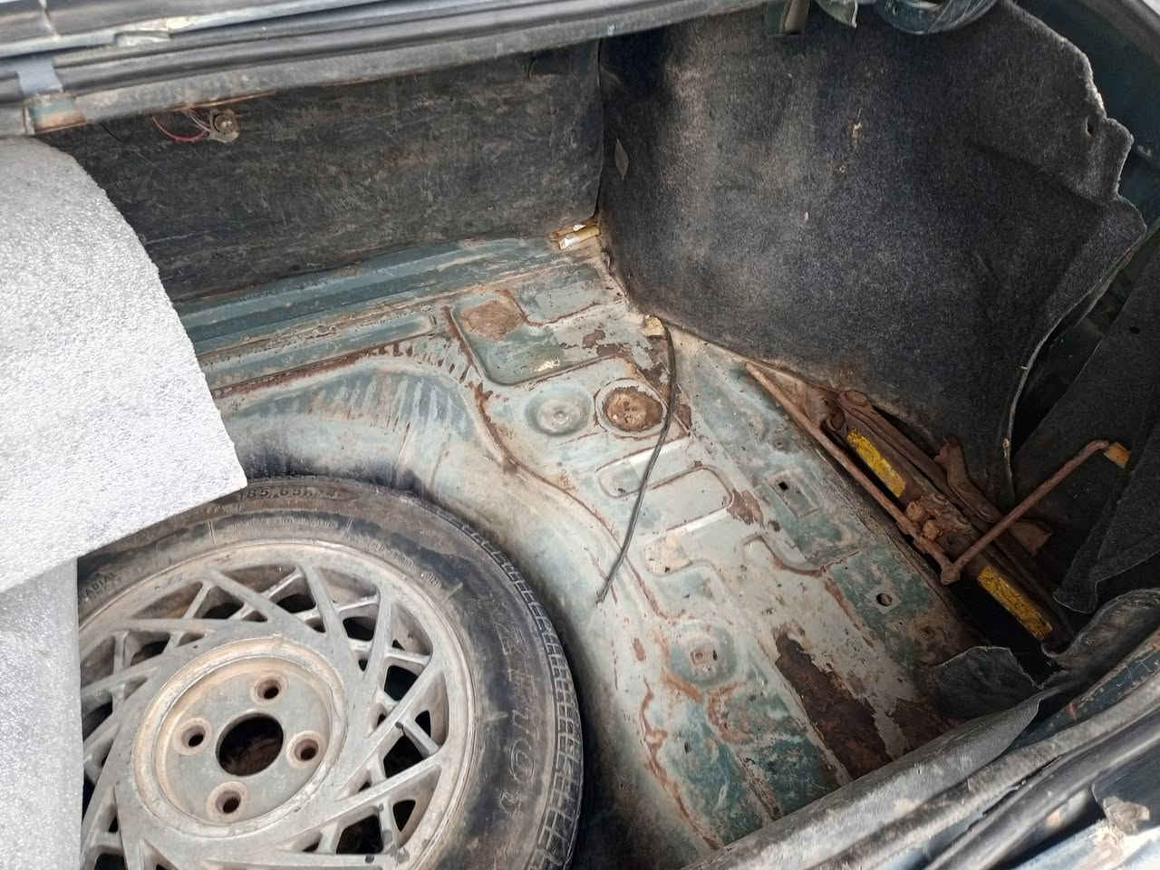 كيا سيفيا 94رقم واسط دولي بسمنه كير ومكينه مكفولات لاخياس وال ضربه كلها بلاد وناعمه صدرجديد سعر 26وبيها مجال عنوان صويره ***********
