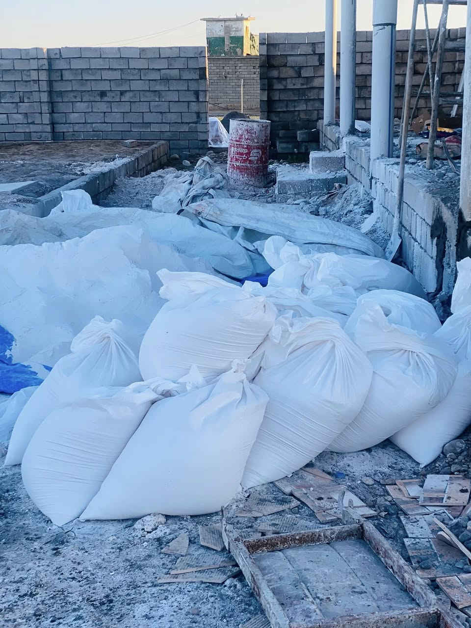 السلام عليكم يوجد جص للبيع السعر عل الرقم ‭0772 566 1523‬
