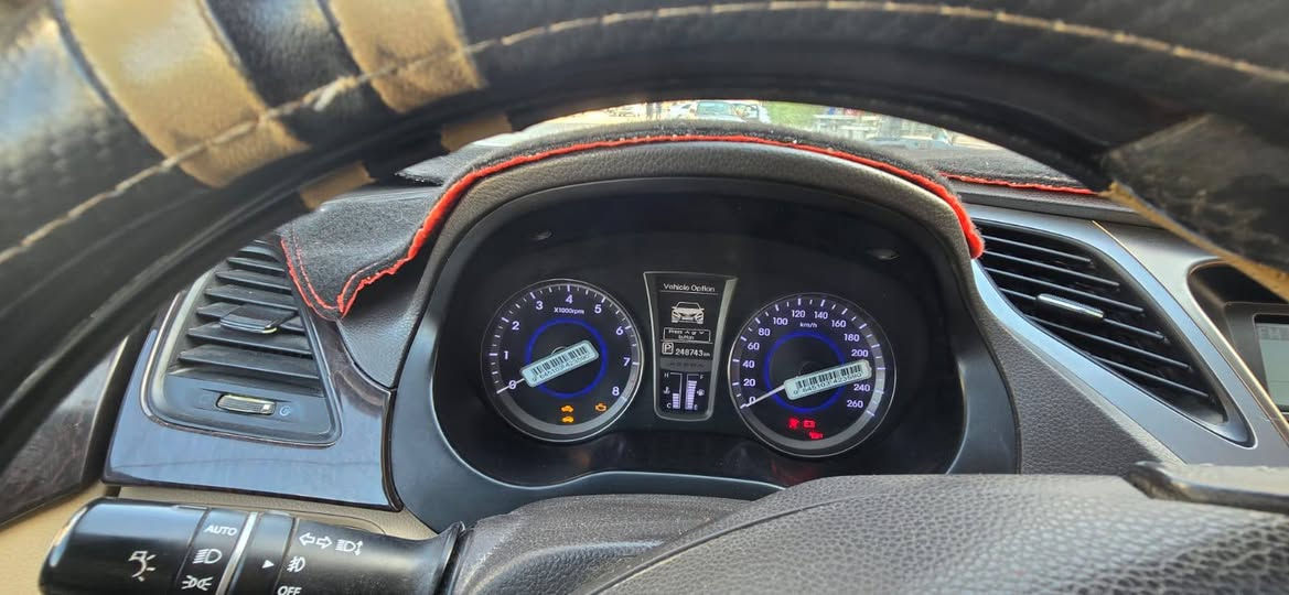 السلدم عليكم
ازيرا 2014 خليجيه مكينه 3ooo
رقم أربيل  الجديد  هزه جديده
كفاله كير محرك تبريد بلاد
كفاله بدي عدا باب سايق بيه ضربه تكتك
بصمه ابواب
برادات A
حساسات  خلفيه
 لايت زينون
لد داخلي
اشاير مري
كراسي كهرباء
وباقي الموصفات معروفه
مكاني البصرة التحسينية
السعر 120  وبيه مجال بسيط

*********** البصرة, العراق
