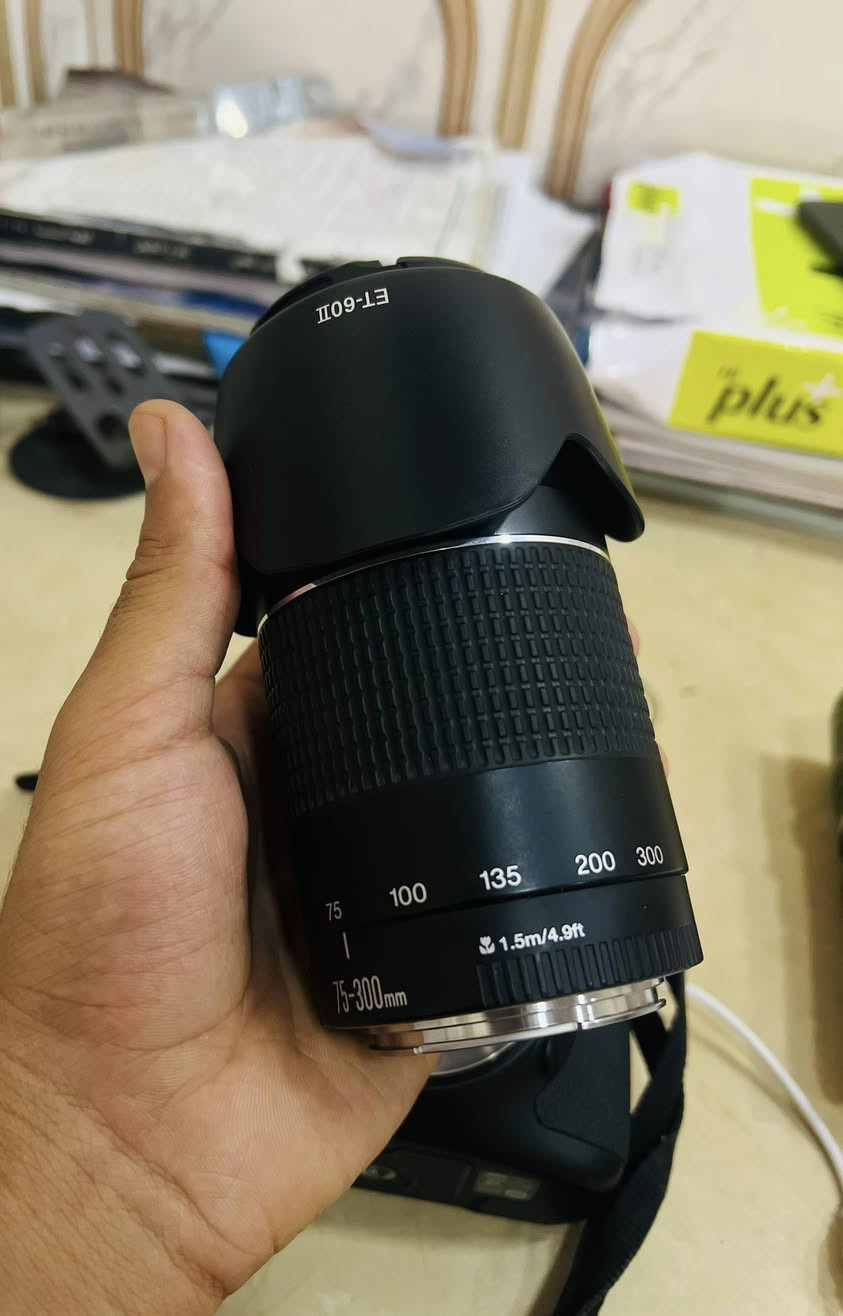 للبيع كاميرا كانون Canon EOS 7D
كاميرا Canon EOS 7D بحالة ممتازة جداً، جاهزة للاستخدام مباشرة.
تجي ويا عدسة 75-300 الأصلية + جنطة + رام + بطارية + توصالة نقل صور للموبايل.
مناسبة للتصوير الاحترافي، البورتريه، وتصوير الفيديو

المواصفات:

* عدسة Canon 75-300mm
* وياها جنطة
* رام
* بطارية
* توصالة نقل صور من الرام للموبايل
* حالة ممتازة والاستعمال قليل


**إذا كنت صاحب هذا الإعلان وتريد حذفه لأي سبب، رجاءا أرسل رسالة إلى الدعم الفني**