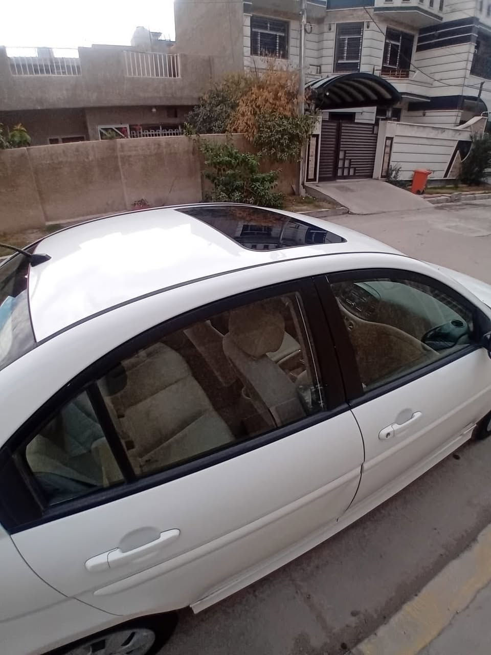 اكسنت موديل 2011 

محرك وكير كفاله 

سلايت محرك 1600 دوش ماشيه 76

السيارة نظيفة بيها طخات بسيطه 

هزه وسنويه ورقم جديد بسمي 

تدفئة تبريد وكهربائيات كله جديد  تخم تاير صدر جديد

مكان السياره بغداد الدوره شارع ابو طياره 

السعر 87 بيه مجال 

رقم الهاتف ***********///***********
