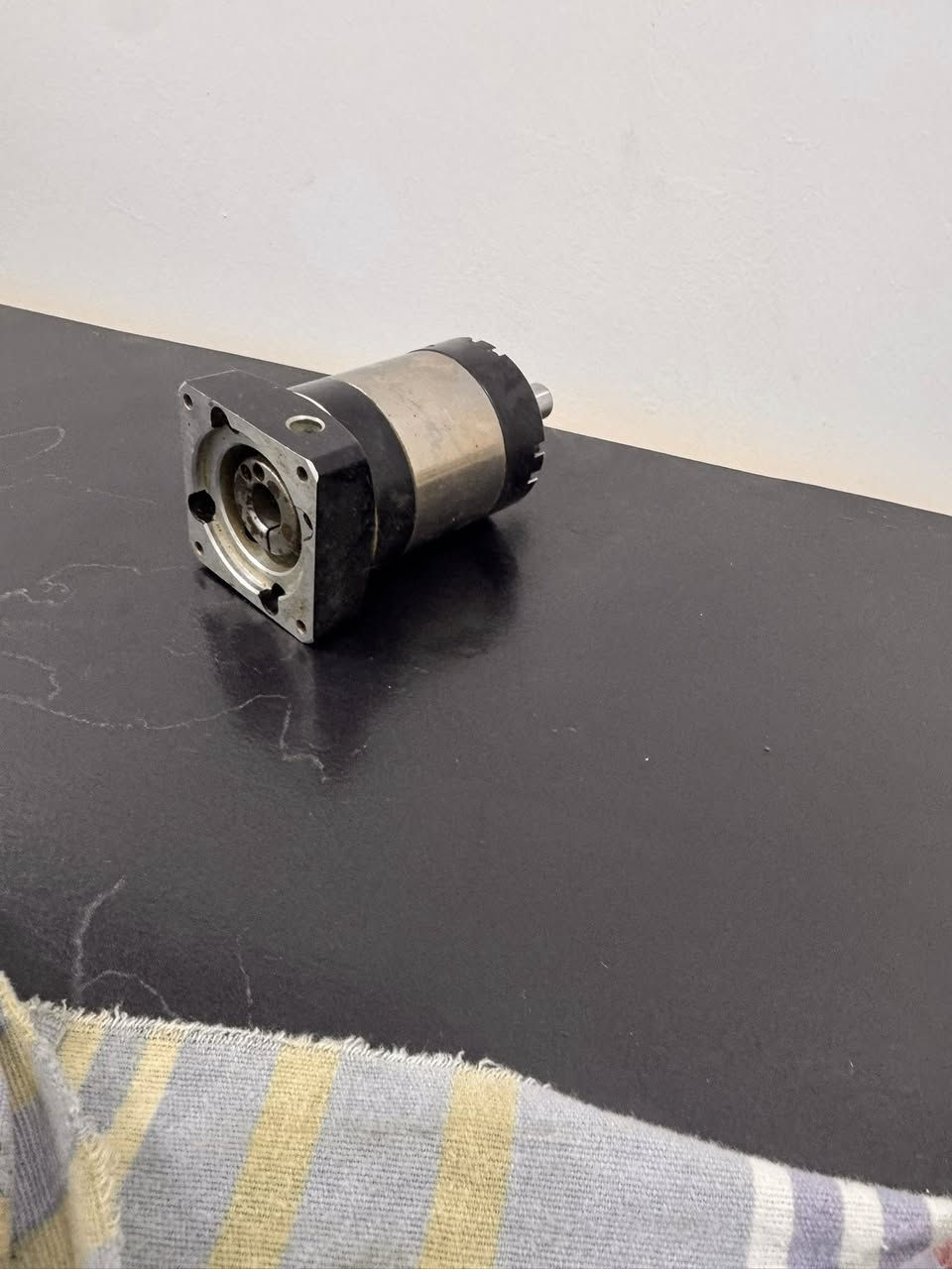 Gear box
كير بوكس الات دقيقة يتركب علسيرفو
200-400 watt
متوفر بغداد
اعلى سعر ابيع
***********
