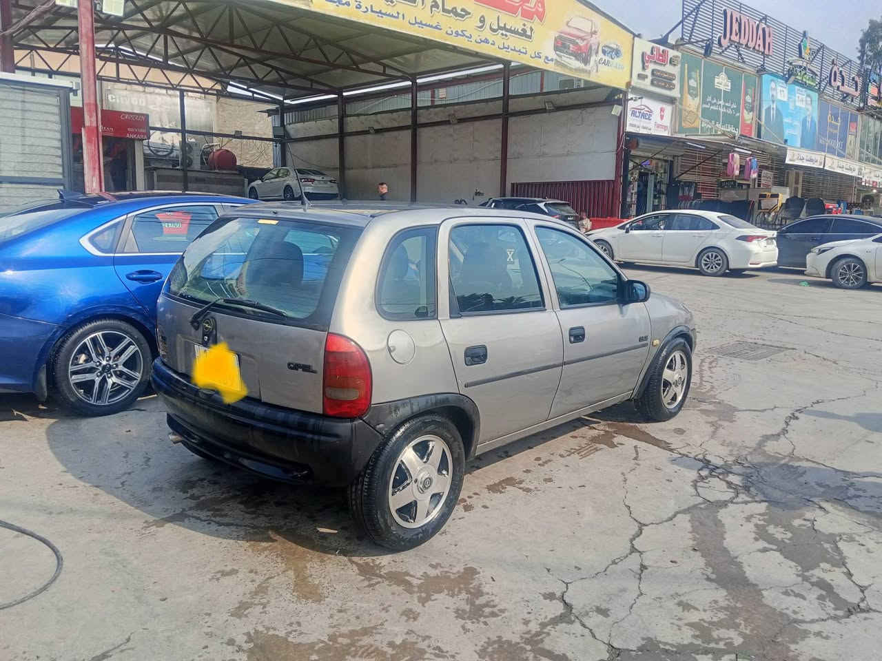 سيارة اوبل فيتا بلادي موديل 1996
كير ومحرك بلادي 
تخم تايرات جديد 
كهربائيات شغالة 
 كير اوتماتيك 
محرك 1800 صوته ناعم 
رقم الماني مسطرة الجديد 
سنوية جديدة ما ساقطه 
شرط تحويل ثاني يوم ما تتاخر 
اطلع بيه اتراي للبصرة شرط
أي ضربه ما بيه 
مجرد شخطات بسيطة بيه 
ما مصبوغه قطرة صبغ 
دواخل نظيفة 
شرط ماكو بيه خياس نهائيا 
مكان السيارة بغداد الحرية بغداد بستان الجلبي 
رقم الهاتف ***********
سعر السيارة  ( 38  ) ورقة وبيها مجال بسيط حك جيتكم .
