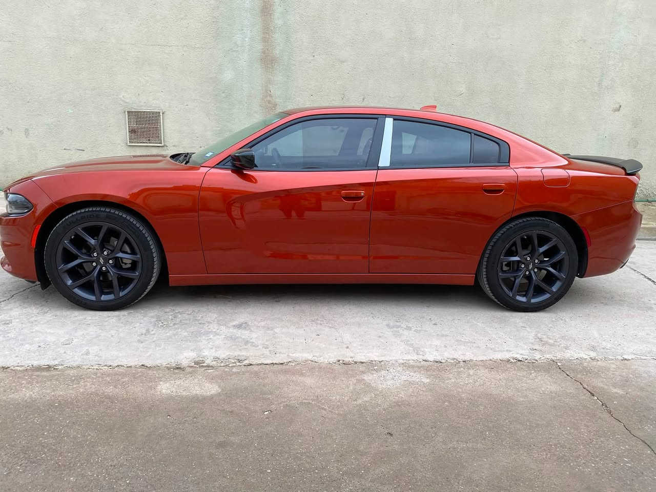 السلام عليكم 
دوج جارجر sxt بلاك توب موديل٢٣ النداء الاخير كلين تايتل ماشية ٤١ الف مايل رقم اربيل
ملاحظة مكينة مفتوحة لان تقريريها عطل ميكانيكي من امريكا
سعرها ٢٨٥ وبيها مجال
موجودة بالموصل
التواصل
***********
***********
