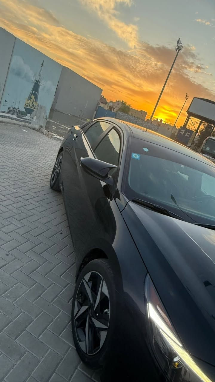 هونداي النترا 2023 حرة 
هزة جديدة / ترقيم جديدة 2026
فول مواصفات 
1 شاشة دجتل
2 بصمة
3 رادار امامي وخلي 
4 رادرات جانبية
5 نقط عمياء 
6 قيادة ذاتية 
7 تحديد مسار
8 توقف ذاتي 
9 سايد بريك كهربائي 
10 مكينة 2000 دوش 
11 حدادية جديدة 
السيارة وارد امريكي حادث جاملغ السايق والسيارة جديد ومانقصها شي

***********
