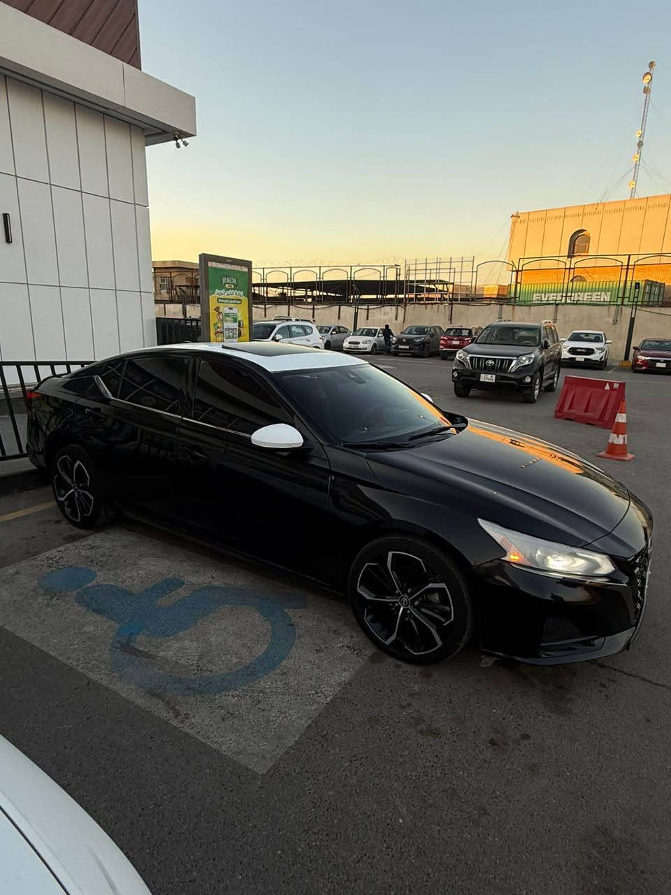 🚗 للبيع: Nissan Altima 2023 SR موديل 2023 🔥

📍 المواصفات:

* الفئة: SR (سبورت)
* اللون: أسود (Super Black) 🖤
* محرك 4 سلندر اقتصادي وقوي (حوالي 188 حصان) (Cars.com)
* قير أوتوماتيك CVT ناعم
* جنوط رياضية 19 إنش
* نظام شاشة + بلوتوث + Apple CarPlay
* كاميرا خلفية + حساسات
* مثبت سرعة + أنظمة أمان حديثة

✨ المميزات:

* شكل رياضي مميز (شبك أسود + مرايا سوداء)
* داخلية سبورت بخياطة حمراء
* سيارة اقتصادية ومريحة للخطوط
* استخدام نظيف جدًا

📊 الحالة:

* شرط الفحص
* الحوادث (جاملغ وبنيد وباب)
* ممشى:( 50000كيلو متر)

📞 للتواصل: (***********)

🔥 فرصة لا تعوض – سيارة مناسبه جداًوبمواصفات سبورت بغداد, العراق
