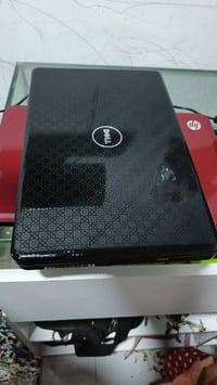 لابتوب Dell  المعالج pantiom بانتيون  رامات 4GB  هارد 320GB hdd  ويندو...
