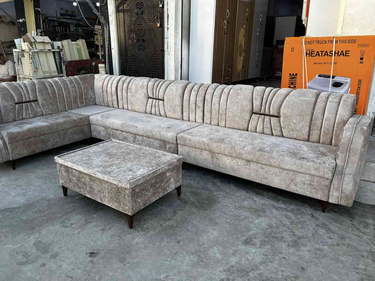 السلام عليكم 
تفصيل انواع القنفات والدواوين 
باسعار مناسبة جداً  
وجميع انواع الرأئسيات والصاج 
وتعمير جميع الدواوين والقنفات 
العنوان كركوك -قرب جامع المعراج 
رقمي ***********
جمله ومفرد
