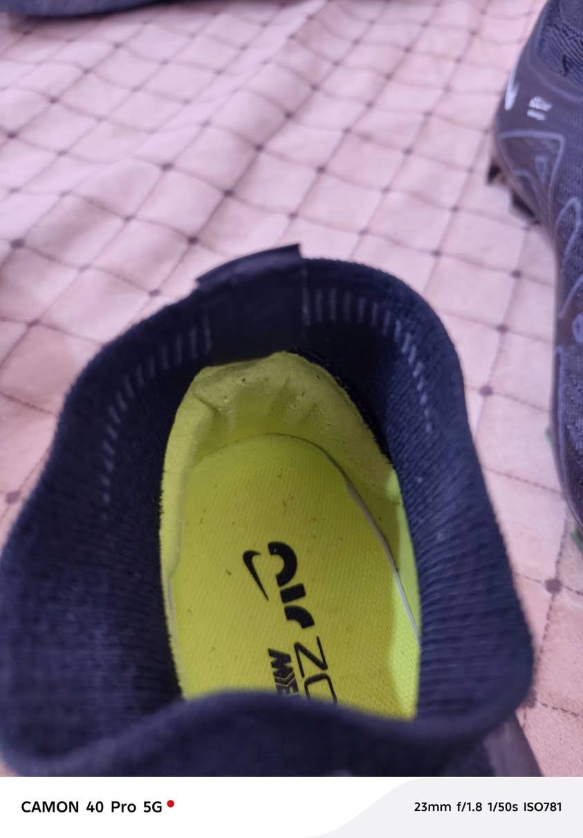 السلام عليكم ستد اير زوم اصلي غير مستخدم جديد قياس 42يلبس 41:5اصلي وكاله حتى الباكود بي سعر 40للملاحضه الشراي خل يجي فقط هاذ وكاله غير شخص يبيعا من60ونت صاعد لتواصل
***********.. واتساب رجاء بس الشراي يوجد توصيل
