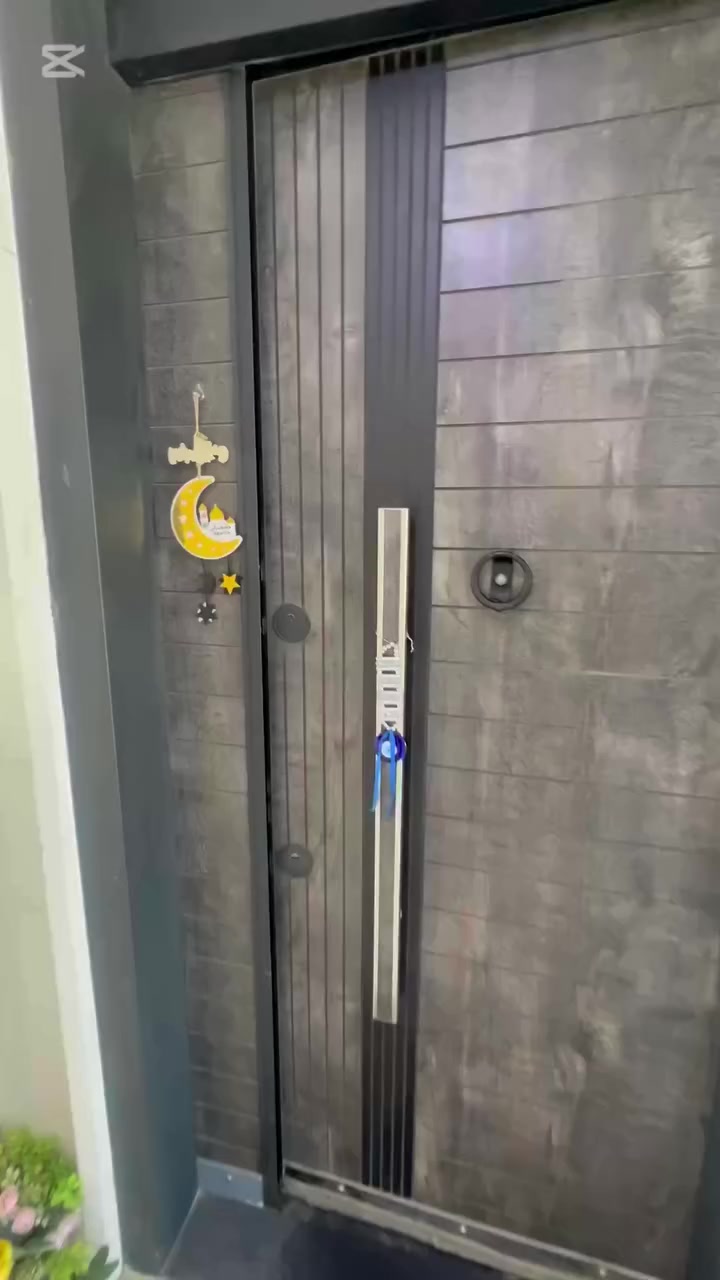 شقة 145مترVIP للبيع في الأعظمية – شارع عمر قرب مثلجات أفراح الأعظمية ضمن مربع ذهبي مميز، تتكون من 3غرف نوم ومخزن خارجي و2 حمام (واحد ماستر داخل غرفة النوم) ومطبخ جاهز VIP وهول واسع 4×8 وعدد 2 منور، تقع في الطابق الخامس والممر يحتوي فقط على شقتين والمصعد يعمل بنظام كارت، العمارة نظيفة جداً وهادئة ويوجد موظف نظافة دائم، الشقة مفروشة وكاملة مع إمكانية البيع بالأثاث للاستفسار خاص، ويوجد معها سطحين خاصين وكراج تحت الأرض لحماية السيارة من ظروف الجو يبعد أمتار قليلة عن العمارة، والعمارة تحتوي بابين لفرعين، وجميع الخدمات قريبة جداً مثل المحلات التجارية والصيدلية والمدرسة والأسواق والمضمد والمخضر والمسجد والمدرس الخصوصي ومحلات الألبان والأجبان والسوق الشعبي، فرصة مميزة للسكن الراقي أو الاستثمار وللاستفسار يرجى التواصل على الرقم
***********
