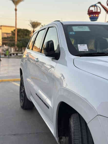 السلام عليكم 
جيب S كراند شيروكي ام الرادار للبيع او مراوس بجيب شكل جديد فقط
   موديل 2022 
خليجي وكالة هارلم 
ماشية 48.000كم حقيقي وقابل للزيادة شرط الفحص السيارة مكفولة من كلشي عدا بارد بسيط جداااً بباب السايق وتكحيل على كدة ,  والتفاصيل على الخاص او الرقم وخادم
تخم تايرات كله جديد  حدادية كلشي سليم ومابيها اي شي سيارة متحتاج صرف ونظيفة حيل بوضع الشركة 
المواصفات : * رادار مع مانع تصادم امامي . 
* تحذير الخروج عن المسار . 
* نقطة عمياء .
* دفع رباعي 4x4 . 
* المقاعد الأمامية كهربائية .
* ذاكرة لحفظ وضعيات الجلوس . 
* ويل قياس 20 إنش اسود .
* مقود السائق كهربائي . 
* تدفئة مقاعد وستيرن . 
* سقف بانوراما .
* نظام الملاحة (GPS) . 
* مصابيح امامية زنون . 
* المصابيح الأمامية مع LED لايت . 
* كشافات الضباب زنون . 
* تشغيل عن بعد .
* صندوق كهربائي .
*  حساسات أمامية + خلفيه .
الاسبير منازل ، ارضيات رزلاين اصلية 
العدة مالتها كله موجود وكاعيات الشركة كلهن بلجيس ممستخدمات  ايضاً
السعر 39,500$ وبيها مجال للشراي فقطططط وللتفاصيل اكثر رقمي : *********** وواتساب موجود ايضاً
