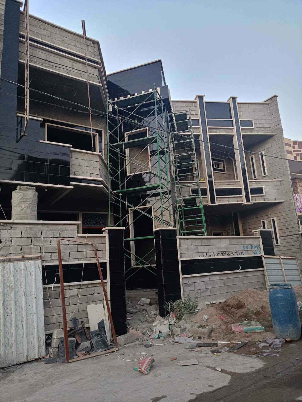 السلام عليكم اصطه سيراميك متفرغ حاين
***********
