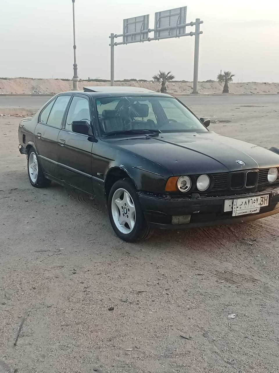 سلام عليكم بي ام دبليو موديل ١٩٩١ رقم بصره سنويه منتهيه من ٢٠٢٠ لون اسود غير محدد السياره كامل مواصفات فتحه وكشنات جلد كهربائي مكفوله من الكص والنقل والضربه  مكينه مسكر تك فانوص كير حلوو صلوات  حداده صدر توني شادهاا جديده مكاني البصره الزبير رقمي *********** السعر ٣٧ وبيها مجال السياره بس بطاينها الكدام والكشنات الكدام تعبانات
