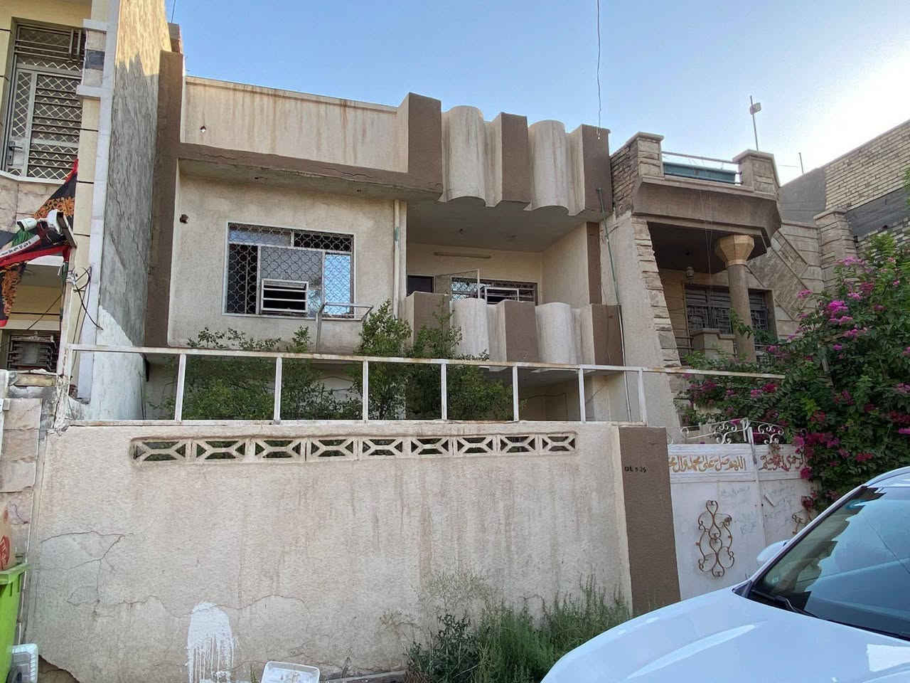 دار للإيجار في حي القاهرة
المساحة 150 م
غرف نوم عدد 4 
خدمات عدد 2
صاله ومطبخ واستقبال 
سعر الإيجار ( مليون و250 الف ) وبي مجال 
الاستفسار التواصل على الواتساب ***********
