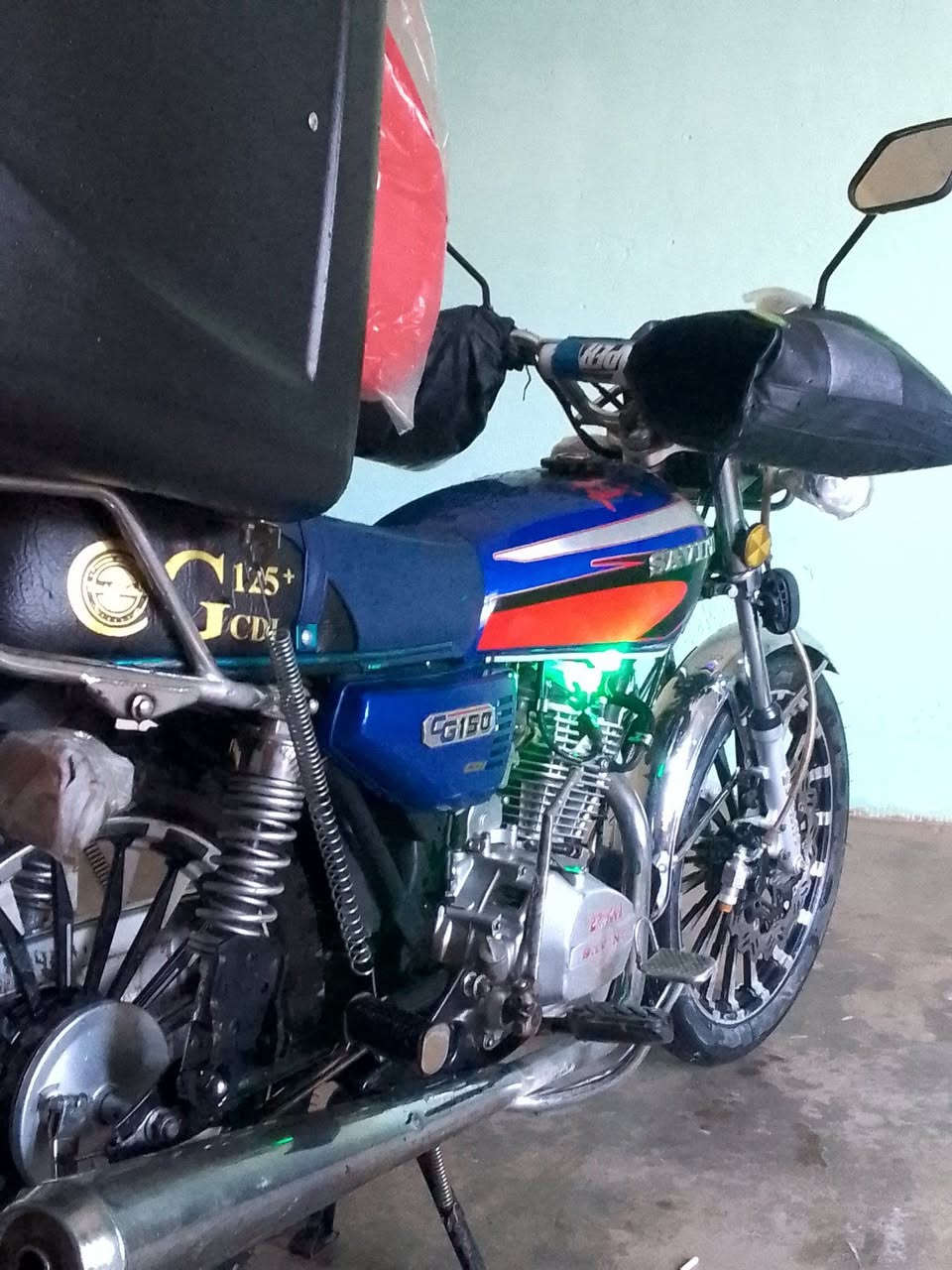 مكلف بلنشر،  بيع مستعجل دراجه سيفان مرقم موديل 23 محرك شرط ما مفتوح  دراجه جاهزه هيه والبوكس والخوذه وياها وكل هذا وسعرها(مليون و370الف)  حض وبخت دراجه جاهزه مجهزه المكان تكريت  للأتصال ع  الرقم(***********)
