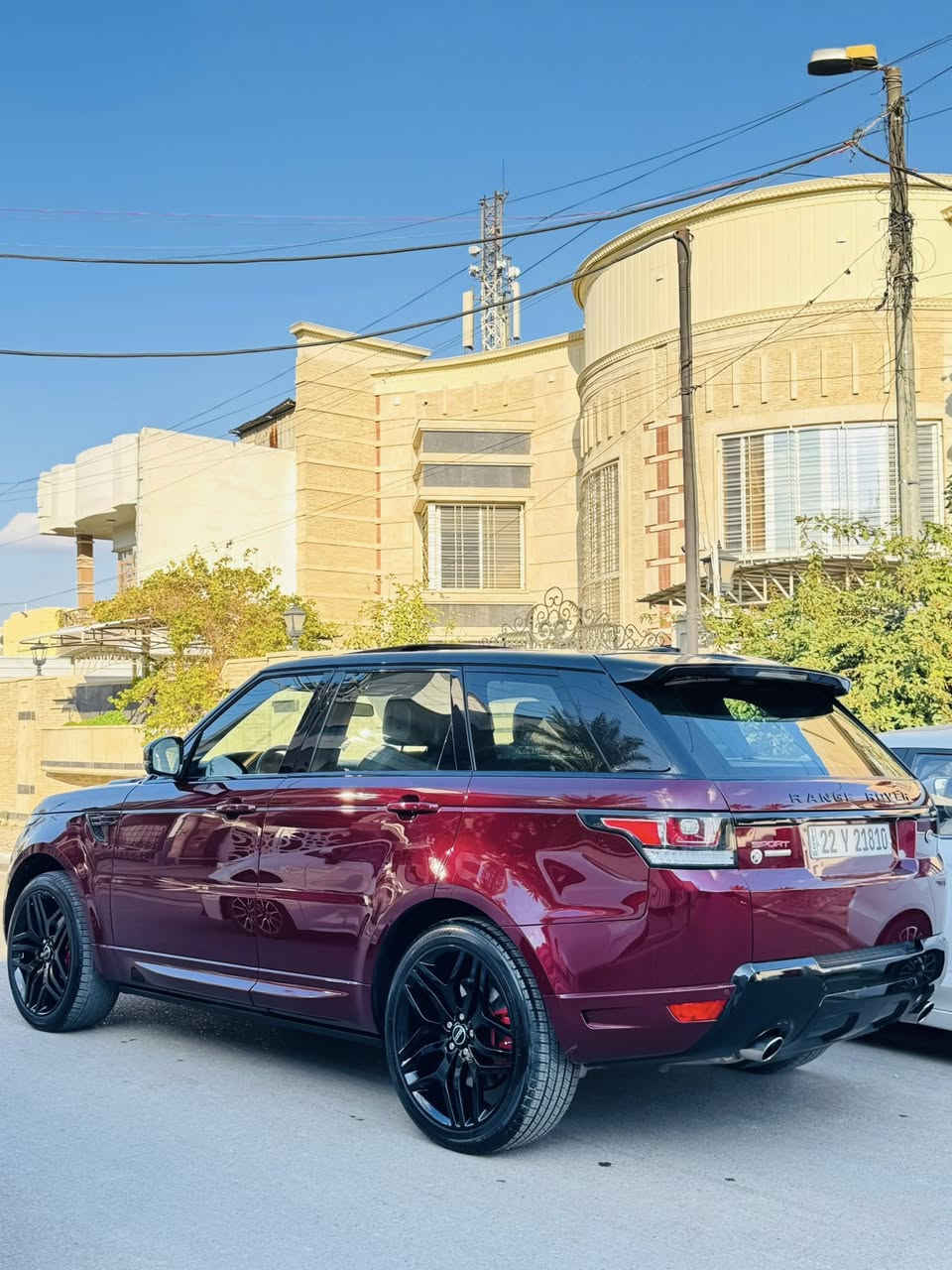 السلام عليكم 
للبيع رانج روفر سبورت V8 2015 سردار (كفاله عامه)
(اوتو بايكرافي)
بانواما 
بصمه 
رادار 
نقاط عمياء 
لايت عدسه 
كشن تدفئه 
حساس امامي خلفي 
٤ كامرات 
دوسات كهرباء 
شاشات خلفيه 
شاشات محدثه موديل 18
ماشيه 103 الف كم 
بيها هوايه مواصفات معروفه بهذا الموديل 
السياره مكفوله من البارد والصبغ والتبديل 
مكينه وكير (برغي ممفتوح بيهن بوضع الشركه بلاديات)
بدون نقص جاهزه (صفر مسج) 
مكانها المنصور
للاتصال ***********
