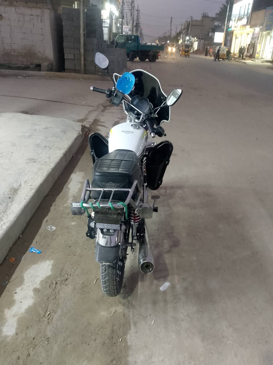 سلام عليكم دراجه البيع موديل 2024 السعر  800 و بيهه مجال عنوانه بغداد  لسفتار على هذا رقم771 347 7452
