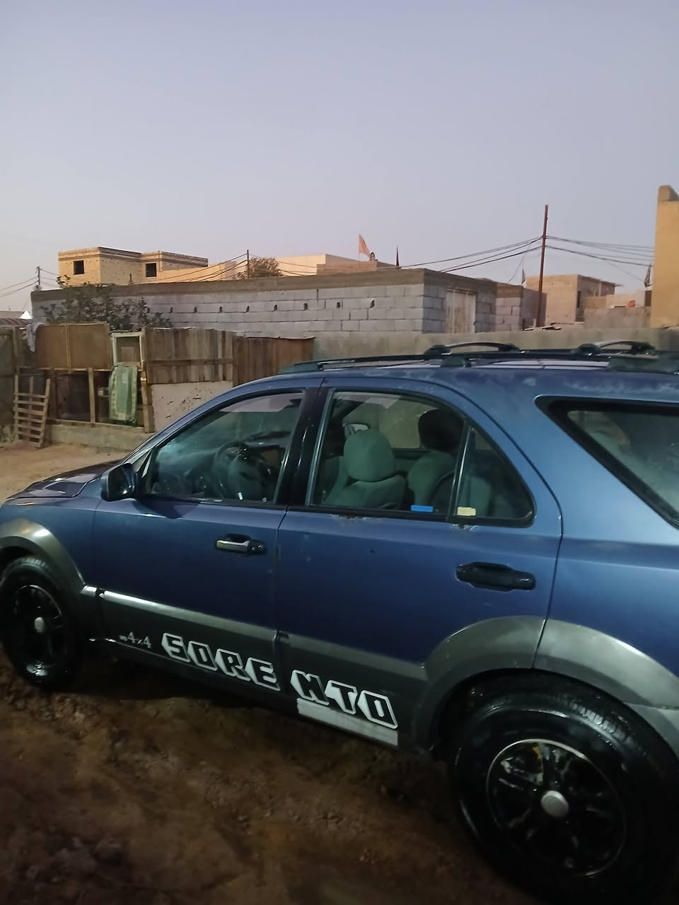 السلام عليكم 
سيارة سورنتو مديل خليجي ٢٠٠٤ محرك 6سلندر ٣٥٠٠
مشكلة بلمحرك صار عندي حماوة بلطريق وكفت 
كفالة من الحادث  وصبغ 
عدا. بنيد مصبوغ
ابيع على وضعها  رقم بصرة انكليزي 
مكاني البصرة/ قضاء شط العرب/الصالحية 
***********
