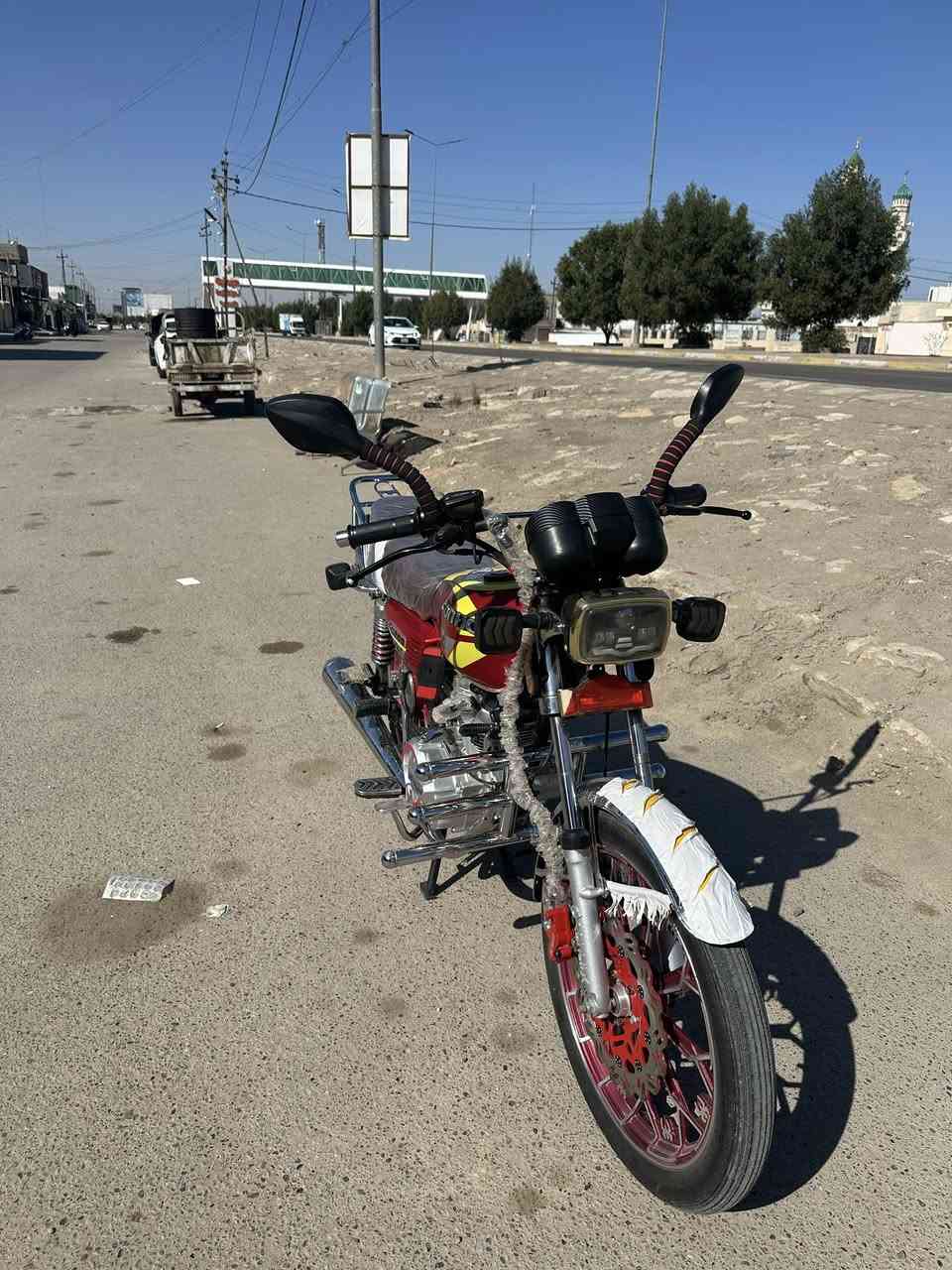 يالله  شباب دراجه سونك للبيع موديل 2024 محرك 200سيسي  دراجه نضيفه عارضه ب775 وبيه مجال مكان الرمادي البو فراج الاستفسار اتصال على الرقم ***********
