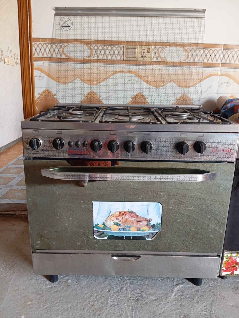 طباخ فريش مصري اخو جديد شغال  والفرن فوك وجوه شغال  سعر350وبي مجال***********
