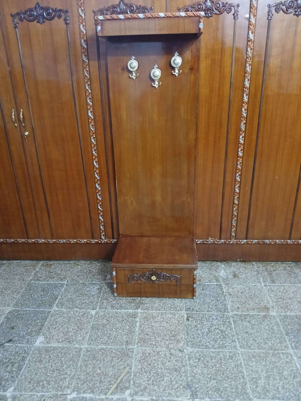 غرفه ام ٦ داخل وخارج صاج حلوه ثكيله متواجد علخاص اكو توصيل بفلوس رقمي *********** ابو جود سعره ٣٥٠ قفل
