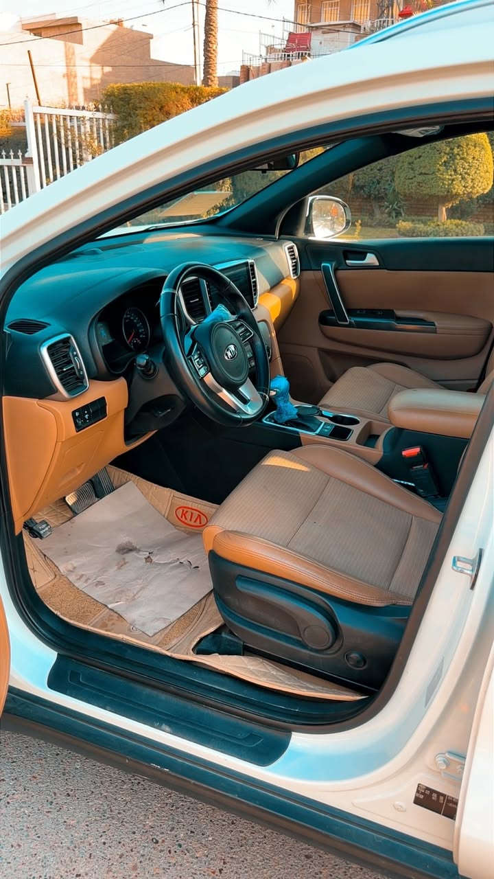 كيا سبورتج 2019 خليجي ماشيه 44 الف سياره جديده كلش
سبورتج 2019 خليجي
 
السيارة جديده 

ماشيه 44 الف كم 

محرك 2000 

كشنات جلد 

حساس امامي خلفي
 
شاشه كامره

ابل كار 

نفكيشن

تبريد قطعتين 

مري شفط

سياره بيها ربع دعاميه اماميه صبغ فقط ولباقي مكفول 

مكان لسياره بغداد حي الجامعه

***********
‬
