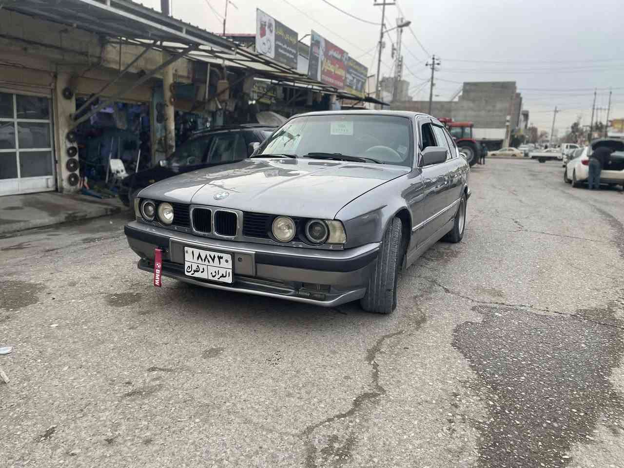 BMW/1991/520i                       سڵاید لاییت ئەڵقەپێش باریک گێڕعادی                             شتیجوانو دانسقەولۆک پێشودوای بەشەرت چرکەیتیانیە   /هەیکەلێکی هەتابڵێی جوانوڕێکی هەیە ناوی لۆک لۆکەتەبریدی ساردوگەرم لەسەرسویچ/ سەیارەکەپێویست بەوەسف ناکات سعریشی ٣٨گڵایە                                            ژ.م*********** گۆڕینەوەش ئەکەم بەشتێک بەدڵم بێت
