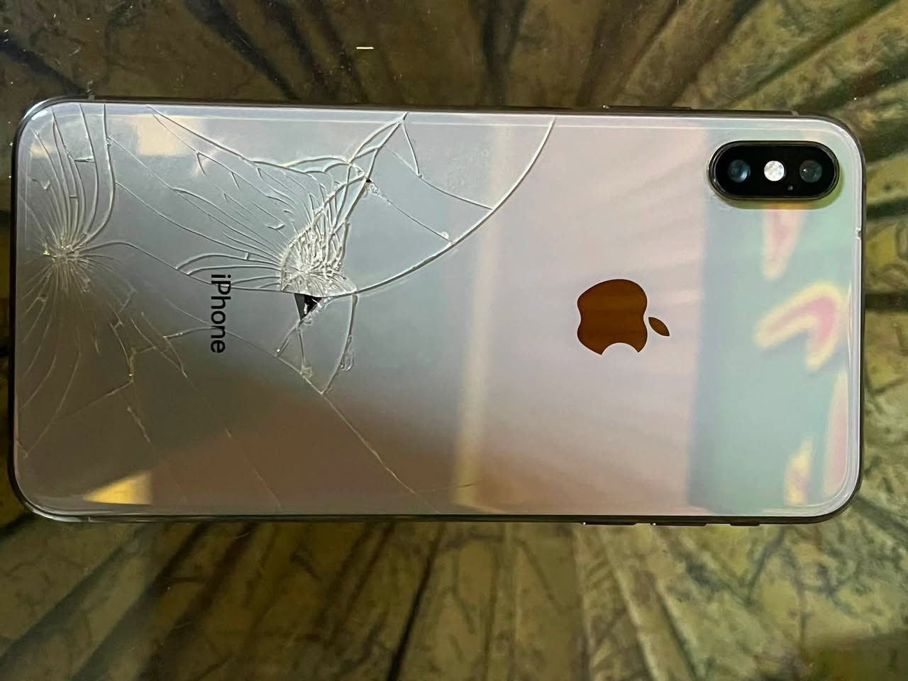 آيفون اكس ماكس 256بطاريه 100%مبدله اصليه شركه كسر بل ضهر ونطيك وياه ضهر جايبه بس ماا مبدله سعره 150 بغداد مدينه ***********
