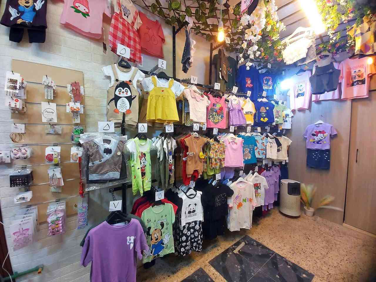 ( طقم ولادي 🧒🏻 & طقم بناتي 👧🏻 ) 
😍السعر  من  ٣  _  ١٥   الف  😍
🛍ارخص الاسعار و احلى الموديلات 💯🍒

📍الرمادي  العزيزية خلف مستشفى الصفوة جنب رعد البيار 👕👗
يوجد خدمة توصيل🚖👌


**إذا كنت صاحب هذا الإعلان وتريد حذفه لأي سبب، رجاءا أرسل رسالة إلى الدعم الفني**