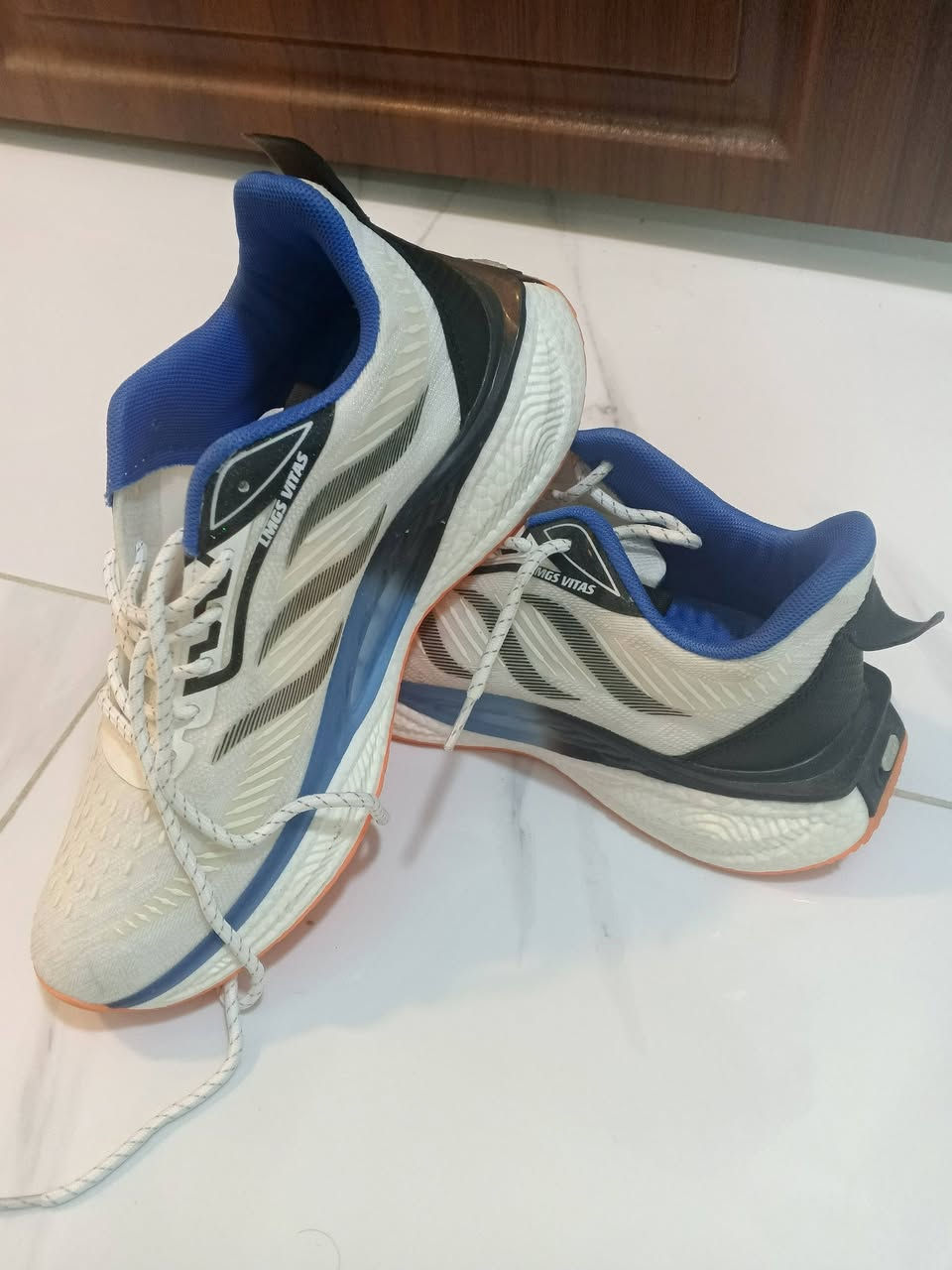 اتصل واتساب وادلل ***********
