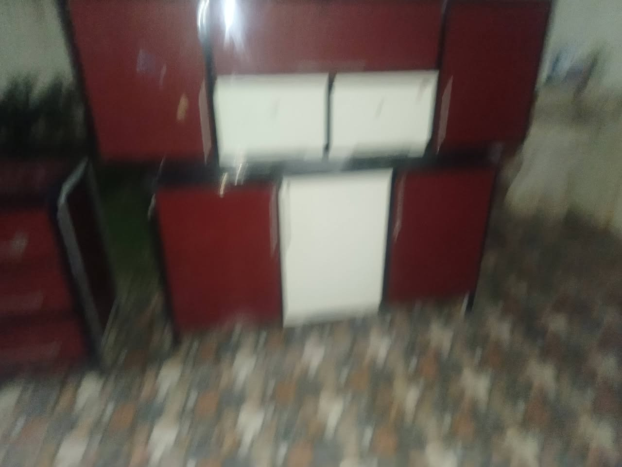 سلام عليكم كاونتر للبيع ثلاث قطع جدا نظيف وتكمه السعر 250 وبي مجال مكاني تكريت وهذا رقمي ***********

