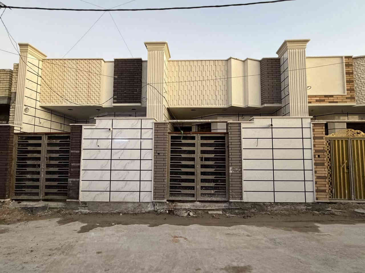 السلام عليكم يوجد لدينا بيوت  للبيع مساحه 100متر وا مساحة 150متر هياكل وكامل تسلم مفتاح 🔐في منطقه ام الكبر غزلان مقابيل حي اور 600شارع علوه زوين مقابيل مخبز الروعه 
كافه الخدمات متوفره 
التبليط والمجاري والماء والكهرباء والاناره 
الاستفسار على هذا الرقم ***********
