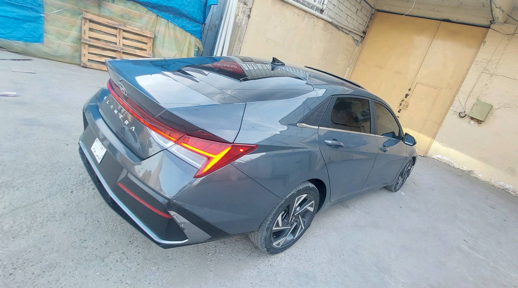 سلام عليكم النترا ۲۰۲۵ بدون صبغ 
النترا موديل ٢٠٢٥ بدون صبغ تعديل بارد فقط 
ماشية ١٤ الف قابل للزيادة فول مواصافت ايرباك دركة طاك فقط مكينة ٢٠٠٠ دوش منفيس بسمي مكاني بغداد
السعر والتفاصيل اكثر هاتف *********** 
يوجد وات ساب