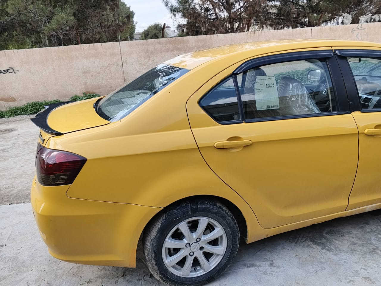 سلام عليكم كريت ويل موديل 2011 بدون ضربة ابيع هيج حال ماعندي فلوس اصلح سيارة جديدة تاخم صدر و خلفي جديد تايرات جديد سعر 42بي مجال الي شراي خابر و خاص مفتوح *********** @***********
