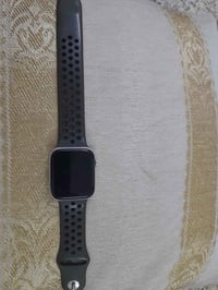 ساعه ابل نظيفة جدا اللون سيلفر  الجيل 5   الحجم 44MM   البطارية 86%  ك...