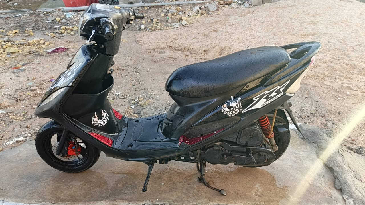 سلام وعليكم دراجه ماكس عدله البيع دراجه كامله من سلف هندر كهربائيات كلوبات سكن دبلات خلفي امامي شغال تايرات جددد صالنصه ستيل سجميه اصليه صالي 4 تيام من شديته دراجه صاله شهرين نازله من رمبه تجي شوف الورقه مال رمبه بوشه بلادي 49شلعه و معدل و بيه نواعم مرتب عليه دراجه رايده بواحد و بيه مجال مستعجل علي بيعته و هاذ رقمي***********
