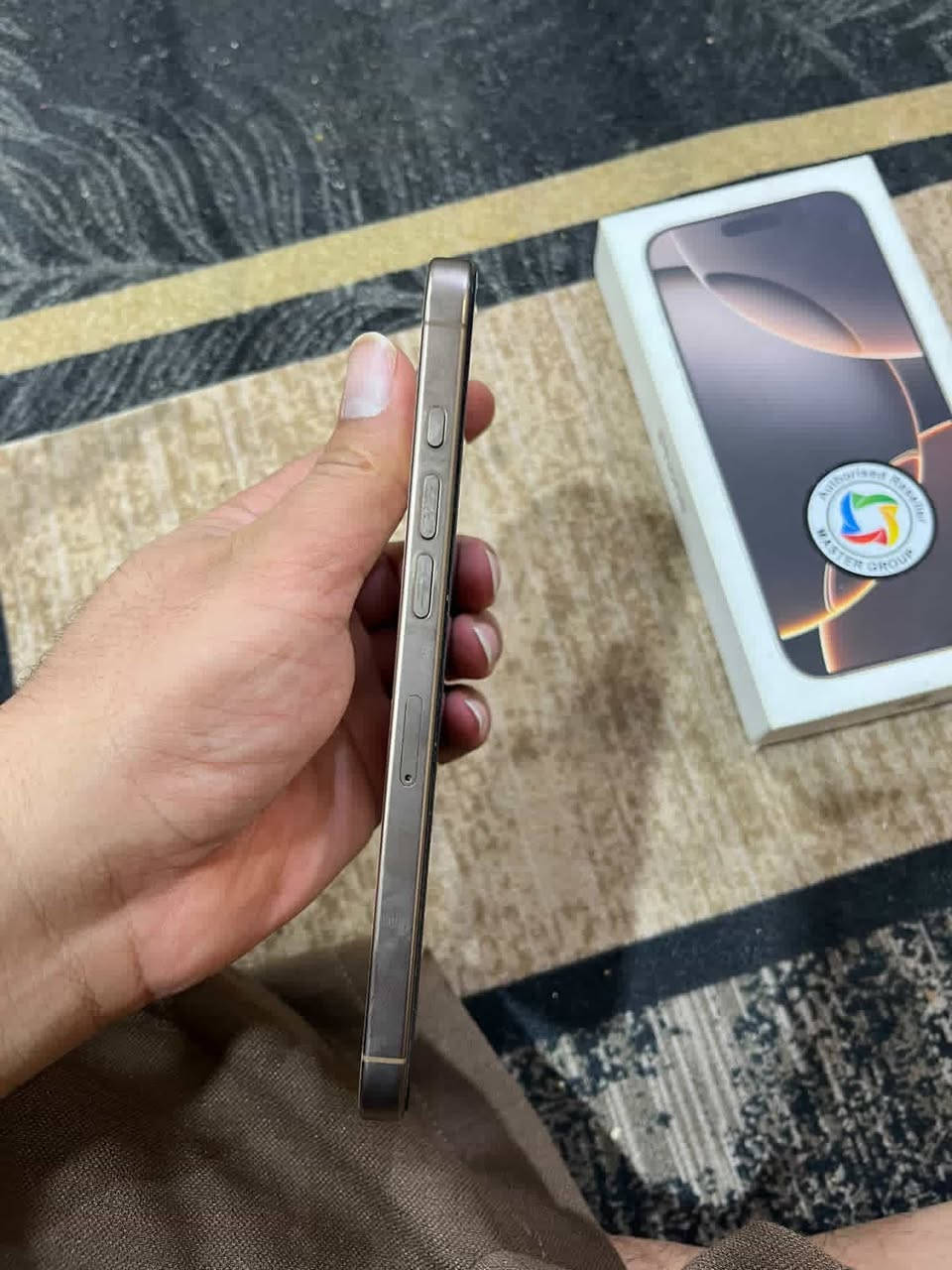 16برو ماكس ماستر عربي شرق اوصط بطارية 91 بس ضهره مكسور مكفول من كلشي وتر بروف سعره مليون 200وبيه مجال 

***********
