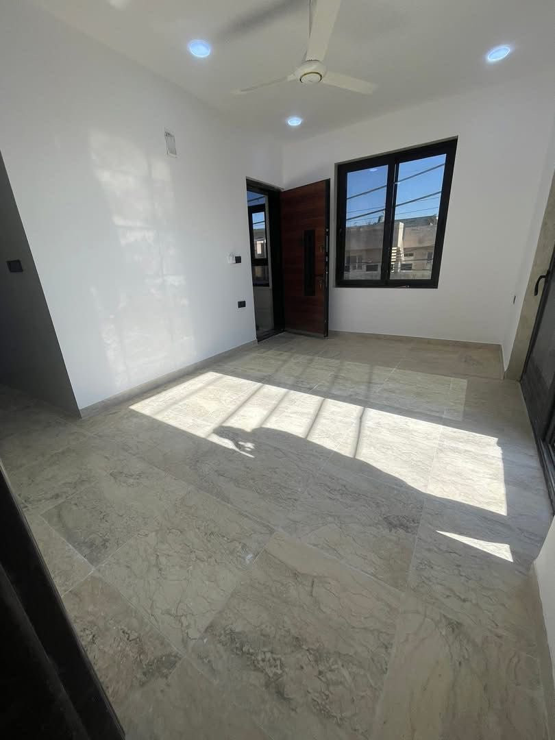 للإيجار في السيدية
شقة مساحة 55 متر زيرو مودرن
📍 طابق أول وطابق ثاني
تتكون من:
• غرفة نوم
• صالة
• مطبخ
• خدمات
✨ الشقة مجهزة بـ:
✔️ كاونتر
✔️ طباخ
✔️ غسالة
💰 بدل الإيجار: 600 ألف 

وطابق ثاني 500 الف
الموقع مربع جامع الكبيسي 

📞 للاستفسار أكثر لاتصال عبر

 الرقم التالي ***********
