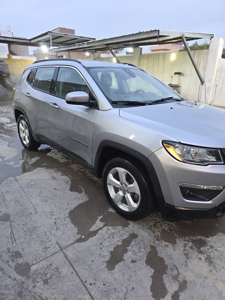 جيب كومباس ٢٠١٨ فئة لاتيتيود بيع او مراوس ضربتها حاجب الدعامية بدون فتح وصبغ باب عكس السائق بالعراق رقم اربيل عليها غرامة ٣٠٠ الف ينزل من السعر،، *********** كركوك, العراق
