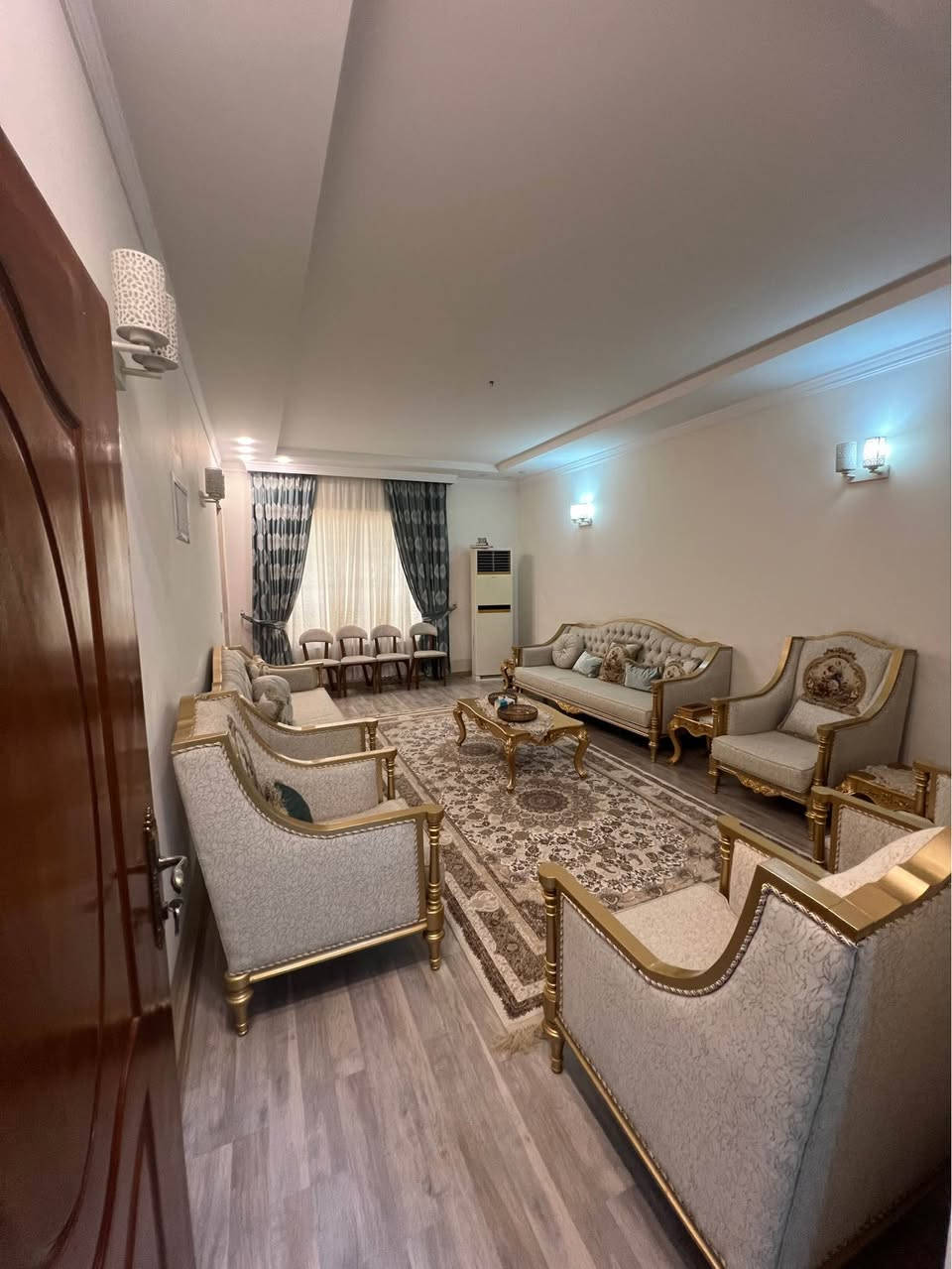 خانووی ٢٠٠م بۆ فرۆشتن 
گەرەکی مامۆستایان نزیک دووسایدی نیو ستی
دوو نهۆم 
١ ژووری میوان 
١ مەتبەخ سارد 
١ مەتبەخ گەرم
٦ ژووری نوستن 
٢ هۆل
٣ دەستشۆر توالێت
نرخ148,000$-
چواردە دەفتەرو هەشتا وەرەقە

محمد/عقارات جامانە
*********** أربيل, العراق
