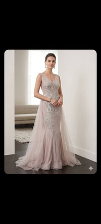 ملابس • توصيل مجاني • كل قطعة