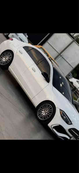 مرسيدس سي ٣٠٠ فول بسعر مناسب او مراوس 
.     موديل 2023 
• محرك توربو قوي واقتصادي
• فتحة سقف سلايد 
• مقاعد جلد اوف وايت مع تحكم كهربائي و اوتو سيت والداخل نشرة ضوئيه 64 لون
  . خمس بصمات 
.     كشن تدفئه + خزن ميموي 
• شاشة وسطية كبيرة مع نظام ملاحة
• الدشبول مطعم بالخشب الصاج و نظام صوت Burmester فاخر
• أنظمة أمان متقدمة (تنبيه الخروج عن المسار، مثبت سرعة راداري، مكابح طوارئ)
السياره حادثه طخات بدون اي تبديل واضح بالسونار 
ماشيه 39 كم 
كراده شارع 62 
السعر ٢٩٥٠٠يعني ٢٩٥ ورقه وماكو هيج سعر بهيج موديل 
***********
*********** بغداد
