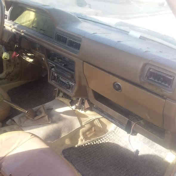 كرونا موديل ٨١ للبيع محرك كير ٥ كابون بانزين شرط التحويل سنوية ٢٤ رقم نينوى السعر ١٣ ورقة ***********/ ***********
