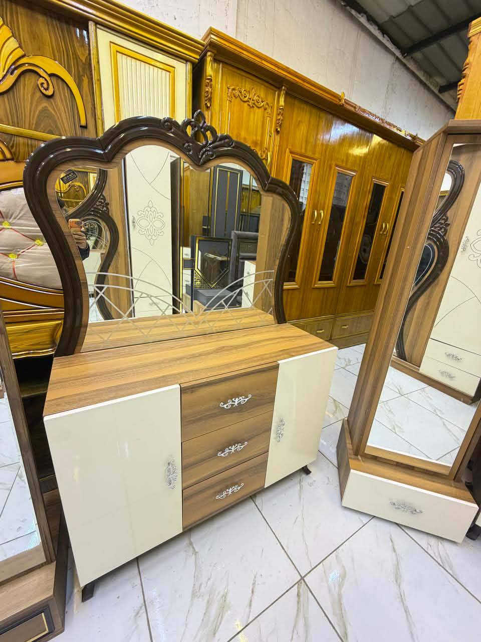 غرفة نوم مستخدمة نضافة 90‎%‎
شغل ثقيل
كوالتي عالي 
لون مميز 
عدد القطع 9
ضهر بلوك 
سعرها 900/800
شد و نقل داخل بغداد مجاني


**إذا كنت صاحب هذا الإعلان وتريد حذفه لأي سبب، رجاءا أرسل رسالة إلى الدعم الفني**