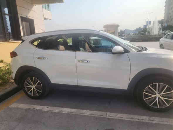 توسان ٢٠١٧ رقم بغداد مشروع وطني
ماشية ٦٦ الف السعر ١٧٥ ورقة بيها مجال 
مكاني بغداد المنصور 
رقم الهاتف ***********
