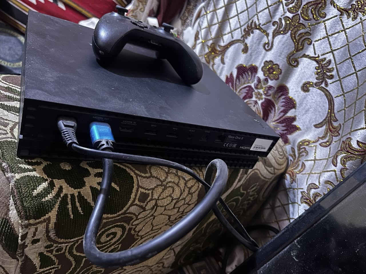 عندي اكس بوكس وان اكس ما مفتوح كامل الملحقات جهاز بي بس هاي طخه من توصيل صايرها هيجي جهاز نضيف خوان سعرها 180 ألف الله شاهد محتاج وريد ابيعه لاحد يكسر بي قفل سعرها 180 ألف رقمي *********** مكاني بالبصرة حيانية ما عندي توصيل للاسف تجي للبيت تستلمه
